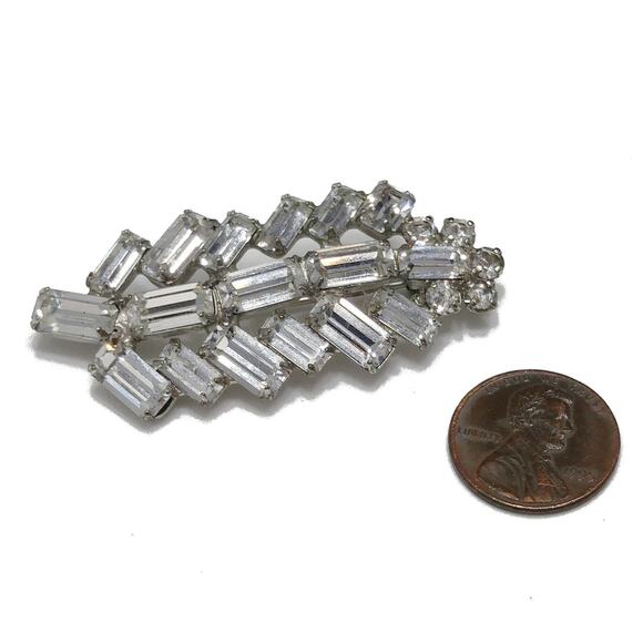 Vintage Clear Rhinestones Leaf Brooch, Rhodium Plated, 1960s Jewelry, 2 1/4" - Picture 9 of 10